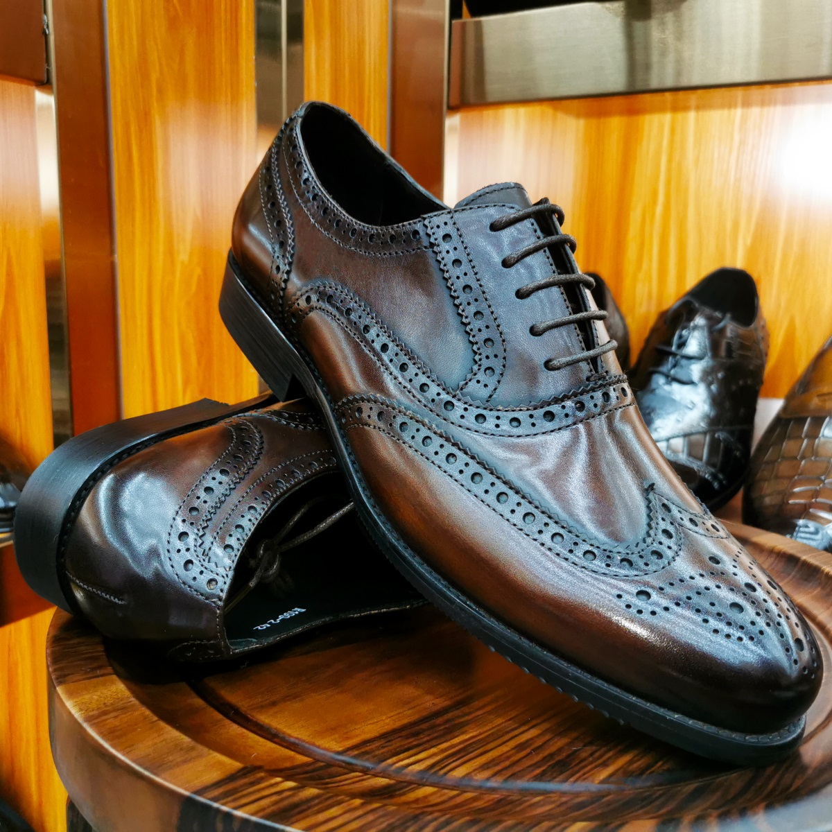Men'S Luxury Formal Wear - 高級メンズドレスシューズ本革ブローグウィングチップトゥオックスフォードブラックブラウンレースアップビジネス結婚式フォーマルメンズシューズ