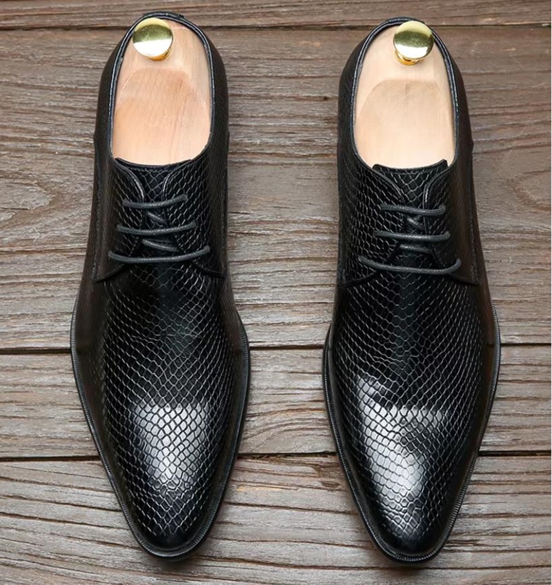 Scale - Men Formals & Ethnic Wear - 高品質な魚鱗模様の黒革フォーマルシューズ メンズ イタリア製 ポインテッドトゥ ドレスシューズ 高級ウェディングシューズ